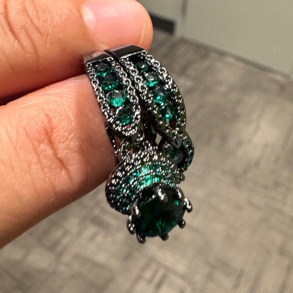 Green and Silver Women's Ring size 8 - Picture 5 of 8